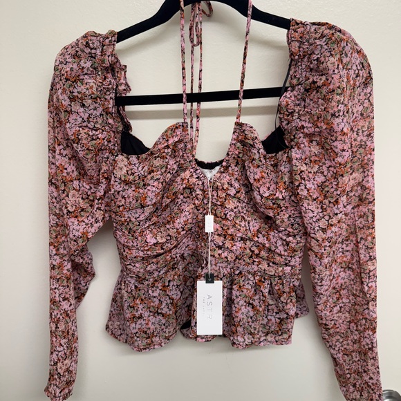 NWT! ASTR the Label Toni Tie Neck Peplum Top - Picture 9 of 12